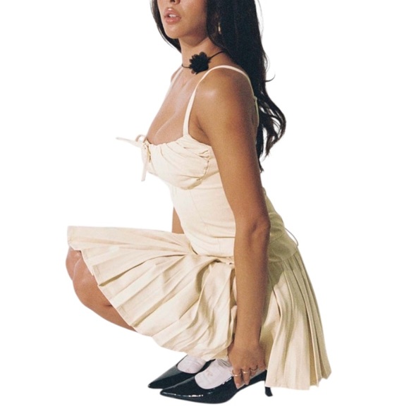 NWT ITZABELLA Women’s Chic Cream Pleated Mini Dress Taupe - Picture 2 of 16